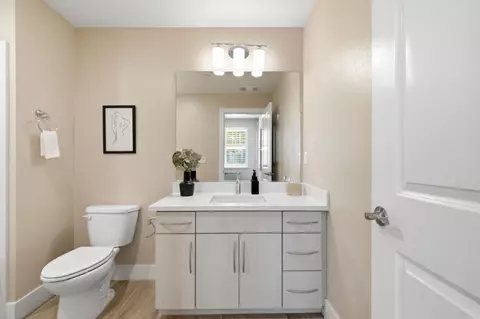 Bath - 350 Circuit Way, Mountain View, CA 94043 photo 2 of 3