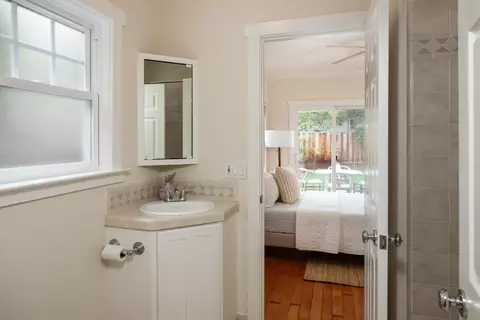 Bath - 965 California St, Mountain View, CA 94041 photo 1 of 2