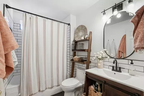 Bath - 45 Canterbury Pl, Gilroy, CA 95020 photo 4 of 4
