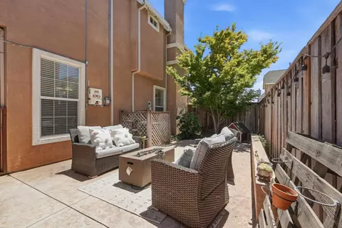Exterior - 45 Canterbury Pl, Gilroy, CA 95020 photo 6 of 12
