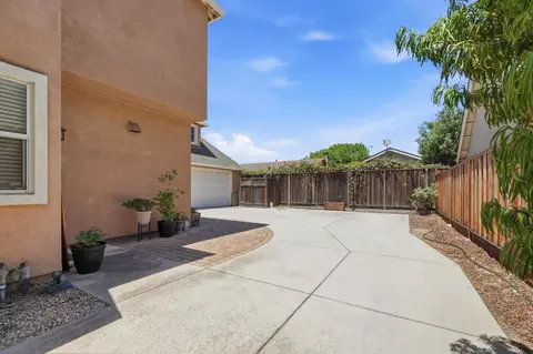 Exterior - 45 Canterbury Pl, Gilroy, CA 95020 photo 9 of 12