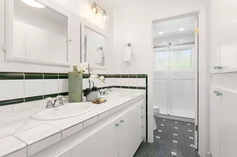 Bath - 228 Naomi Ave, Pacifica, CA 94044 photo 5 of 6