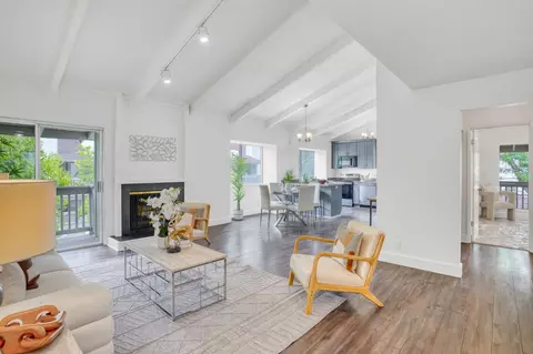 19220 Vineyard Ln, Saratoga, CA 95070