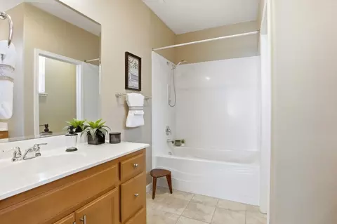 Bath - 57 Regency Pl, Hayward, CA 94544 photo 2 of 4