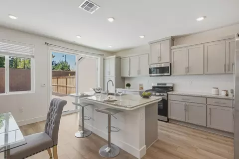 Entry Way - 5955 Markham Dr, Tracy, CA 95377 photo 3 of 5