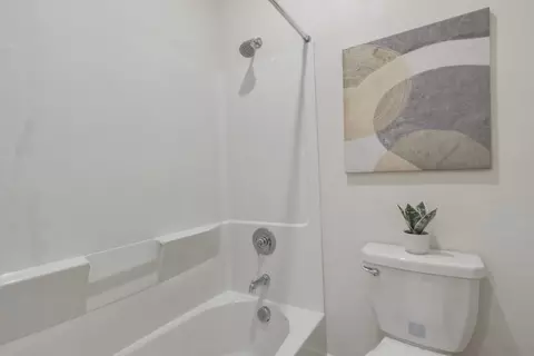Bath - 5955 Markham Dr, Tracy, CA 95377 photo 3 of 3
