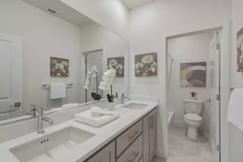 Bath - 5955 Markham Dr, Tracy, CA 95377 photo 2 of 3