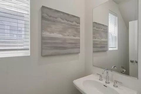 Bath - 5955 Markham Dr, Tracy, CA 95377 photo 1 of 3