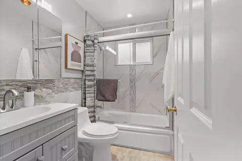Bath - 783 Loyalton Dr, Campbell, CA 95008 photo 2 of 3