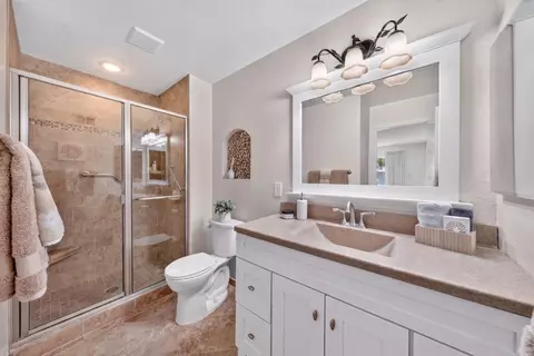 Bath - 6530 Kings Pl, Gilroy, CA 95020 photo 1 of 3