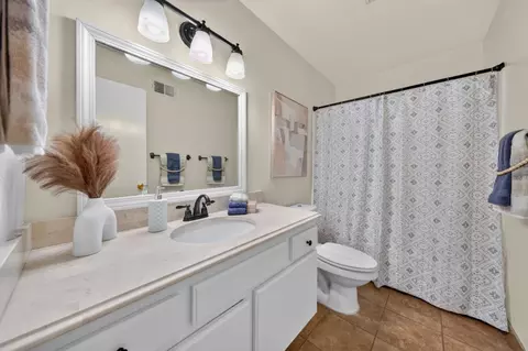 Bath - 6530 Kings Pl, Gilroy, CA 95020 photo 3 of 3