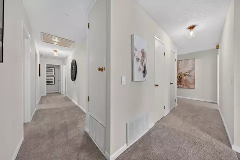 Entry Way - 6530 Kings Pl, Gilroy, CA 95020 photo 4 of 5