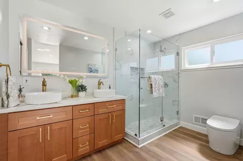 Bath - 47 Greenfield Dr, Moraga, CA 94556 photo 4 of 7