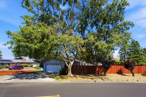 Exterior - 47 Greenfield Dr, Moraga, CA 94556 photo 6 of 7