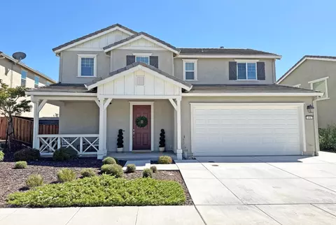 450 Thistle St, Hollister, CA 95023