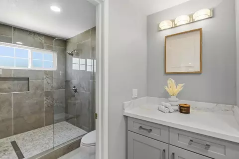 Bath - 895 Del Vaile Ct, Milpitas, CA 95035 photo 6 of 6