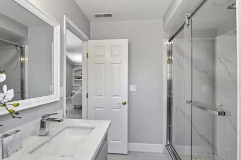 Bath - 895 Del Vaile Ct, Milpitas, CA 95035 photo 3 of 6