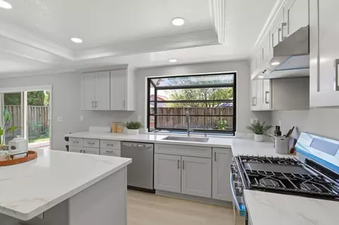 Kitchen - 895 Del Vaile Ct, Milpitas, CA 95035 photo 5 of 5