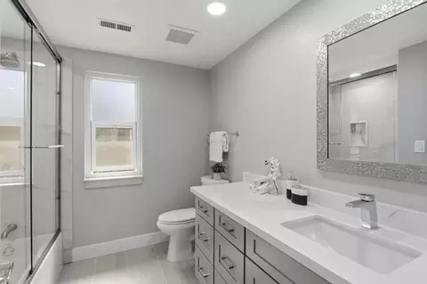 Bath - 895 Del Vaile Ct, Milpitas, CA 95035 photo 4 of 6