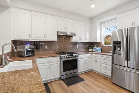 Kitchen - 70 Towne Cir, Mountain View, CA 94040 photo 3 of 4