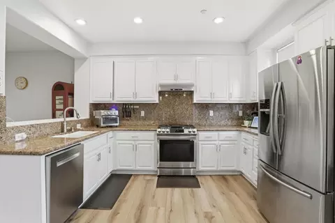 Kitchen - 70 Towne Cir, Mountain View, CA 94040 photo 1 of 4