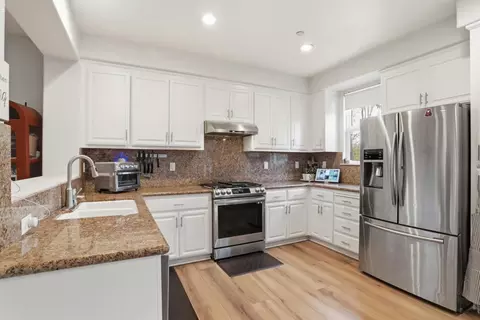Kitchen - 70 Towne Cir, Mountain View, CA 94040 photo 2 of 4