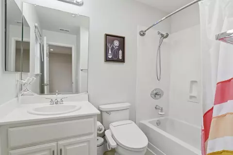 Bath - 70 Towne Cir, Mountain View, CA 94040 photo 2 of 3