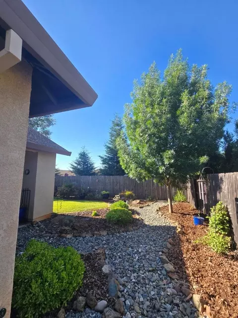 Exterior - 3577 Laver St, Redding, CA 96002 photo 6 of 6