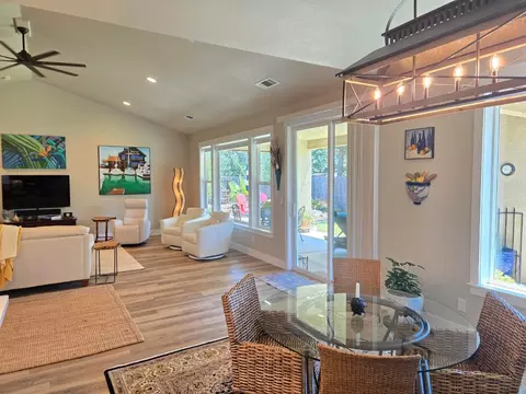 Dining - 3577 Laver St, Redding, CA 96002 photo 1 of 1