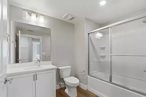 Bath - 1461 Currant Rd 30, Milpitas, CA 95035 photo 2 of 3