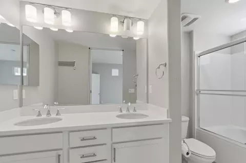 Bath - 1461 Currant Rd 30, Milpitas, CA 95035 photo 1 of 3