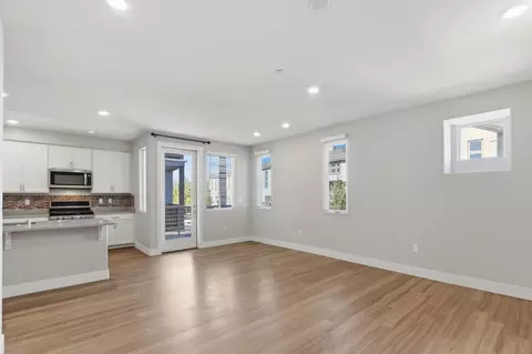 Living - 1461 Currant Rd 30, Milpitas, CA 95035 photo 3 of 4