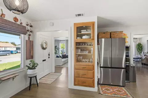 Entry Way - 21968 Orange Ave, Castro Valley, CA 94546 photo 2 of 3