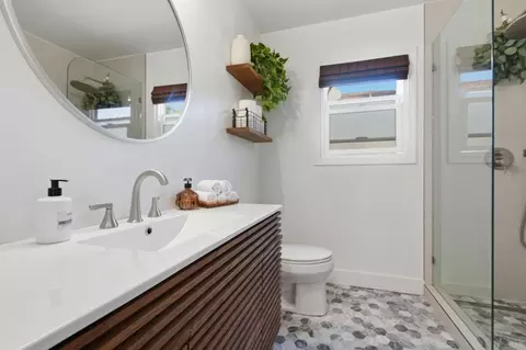 Bath - 21968 Orange Ave, Castro Valley, CA 94546 photo 2 of 4