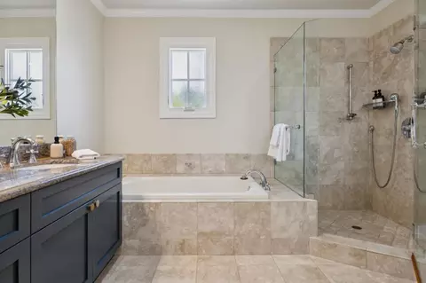 Bath - 520 Francisco Dr, Burlingame, CA 94010 photo 3 of 9