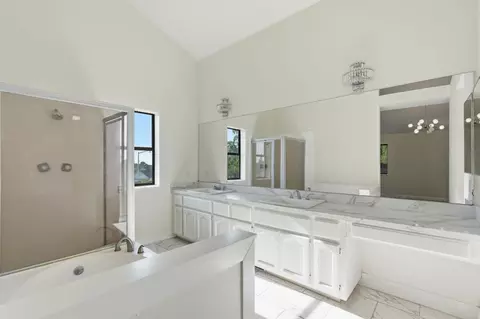 Bath - 213 Wellfleet Dr, Vallejo, CA 94591 photo 3 of 4