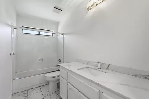 Bath - 213 Wellfleet Dr, Vallejo, CA 94591 photo 2 of 4