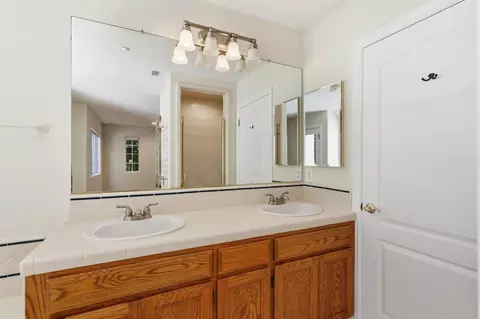 Bath - 360 Carrera Cir, Aptos, CA 95003 photo 2 of 5