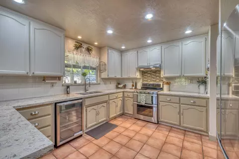 Kitchen - 17 Enos Ln, Watsonville, CA 95076 photo 1 of 2
