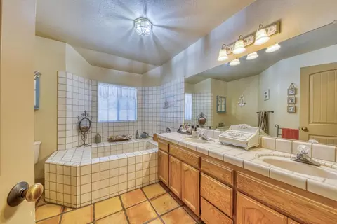 Bath - 17 Enos Ln, Watsonville, CA 95076 photo 1 of 2