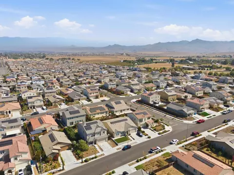 View/Area - 1981 Dylan St, Hollister, CA 95023 photo 4 of 5