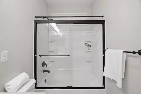 Bath - 1981 Dylan St, Hollister, CA 95023 photo 4 of 6