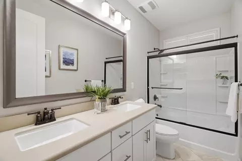 Bath - 1981 Dylan St, Hollister, CA 95023 photo 3 of 6