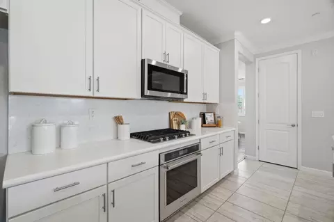 Kitchen - 1981 Dylan St, Hollister, CA 95023 photo 3 of 4