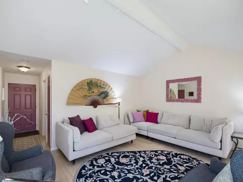 Living - 186 Crestview Ct, Watsonville, CA 95076 photo 2 of 2