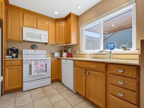 Kitchen - 186 Crestview Ct, Watsonville, CA 95076 photo 2 of 4