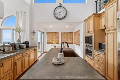 Kitchen - 1669 Beach Blvd, Pacifica, CA 94044 photo 2 of 7
