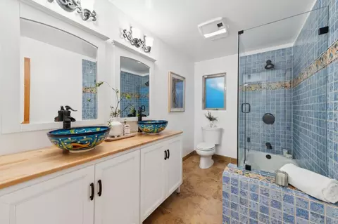 Bath - 1669 Beach Blvd, Pacifica, CA 94044 photo 7 of 7