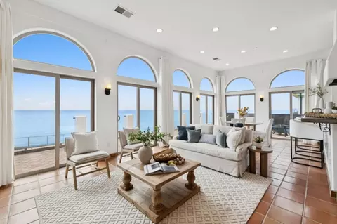 Living - 1669 Beach Blvd, Pacifica, CA 94044 photo 4 of 9