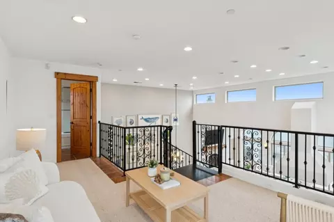 Entry Way - 1669 Beach Blvd, Pacifica, CA 94044 photo 4 of 8